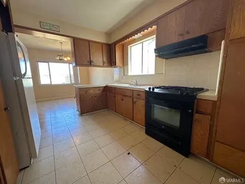 245 Goettingen St, San Francisco, CA 94134 photo 2