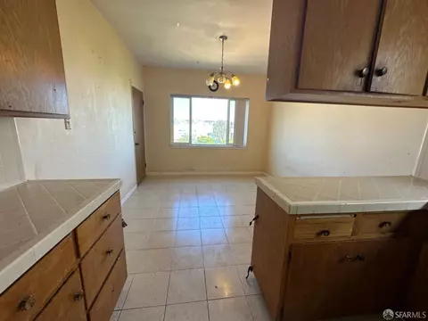 245 Goettingen St, San Francisco, CA 94134 photo 3