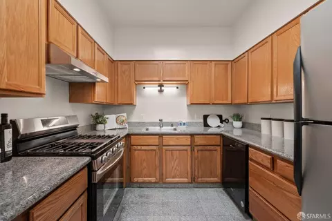 661 Vienna St, San Francisco, CA 94112 photo 6