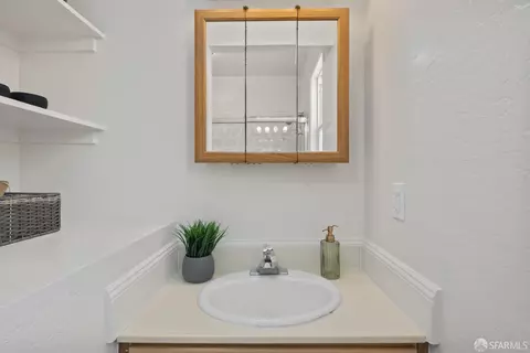 661 Vienna St, San Francisco, CA 94112 photo 13