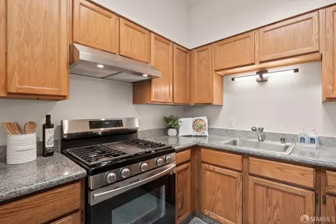 661 Vienna St, San Francisco, CA 94112 photo 7