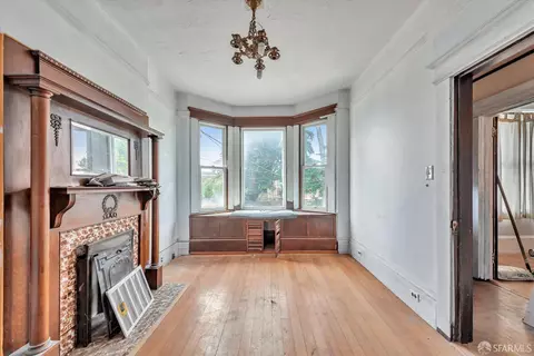 83 Lisbon St, San Francisco, CA 94112 photo 4