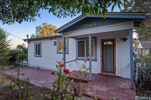 7945 Sunkist Dr, Oakland, CA 94605