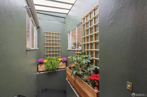 1152 Burrows St, San Francisco, CA 94134 photo 4