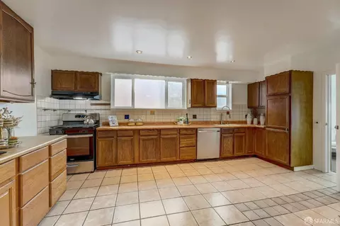 520 Lisbon St, San Francisco, CA 94112 photo 13