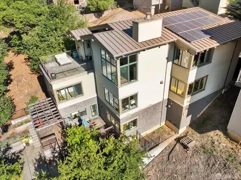 6833 Armour Dr, Oakland, CA 94611