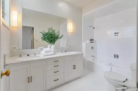 Bath - 45 Walnut St, San Francisco, CA 94118 photo 2 of 2