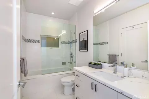 Bath - 462 Sanchez St, San Francisco, CA 94114 photo 5 of 5