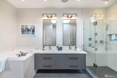 Bath - 462 Sanchez St, San Francisco, CA 94114 photo 2 of 5