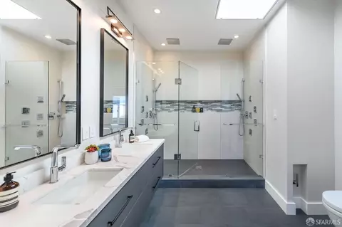 Bath - 462 Sanchez St, San Francisco, CA 94114 photo 1 of 5