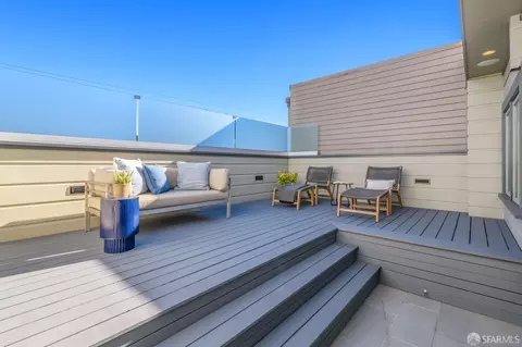 Exterior - 462 Sanchez St, San Francisco, CA 94114 photo 3 of 8