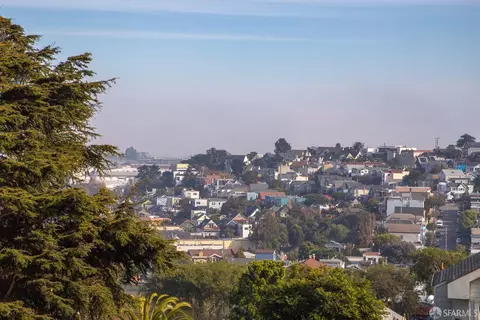 View/Area - 80 Montezuma St, San Francisco, CA 94110 photo 5 of 7