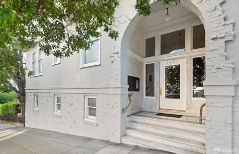 1097 Green St #2, San Francisco, CA 94133 photo 2