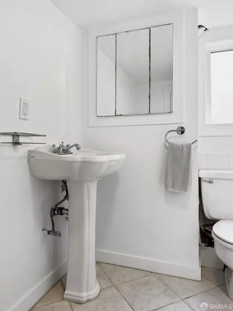 Bath - 635 Prague St, San Francisco, CA 94112 photo 4 of 4