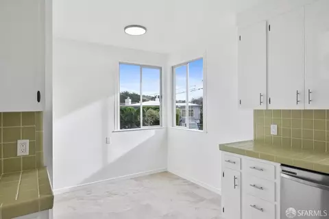Bath - 635 Prague St, San Francisco, CA 94112 photo 1 of 4