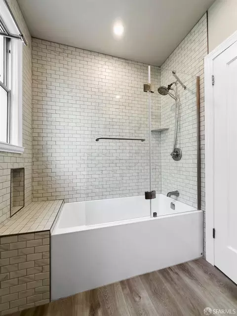 Bath - 635 Prague St, San Francisco, CA 94112 photo 2 of 4