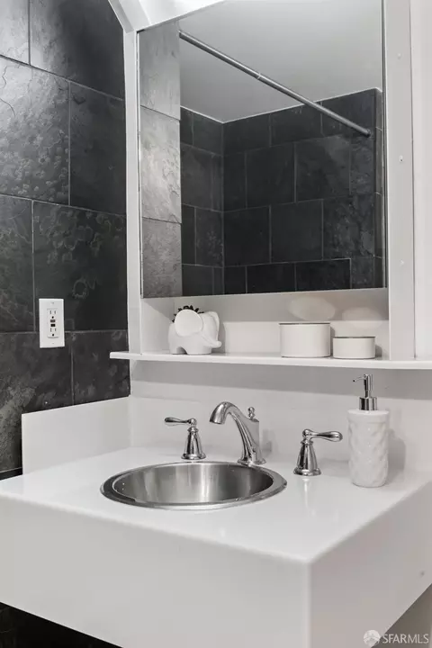 Bath - 73 Sumner St #203, San Francisco, CA 94103 photo 5 of 7