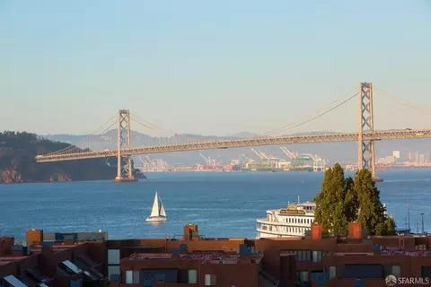 View/Area - 733 Front St #401, San Francisco, CA 94111 photo 2 of 30