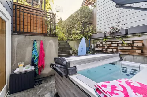 Exterior - 2960 Steiner St, San Francisco, CA 94123 photo 7 of 7