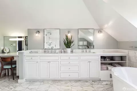 Bath - 2960 Steiner St, San Francisco, CA 94123 photo 6 of 8