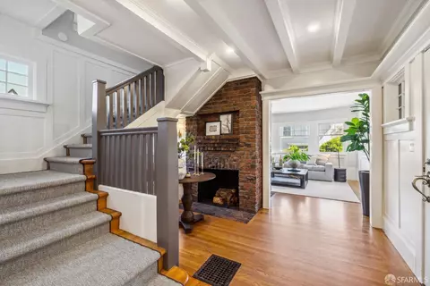 Entry Way - 2721 Pierce St, San Francisco, CA 94123 photo 4 of 5