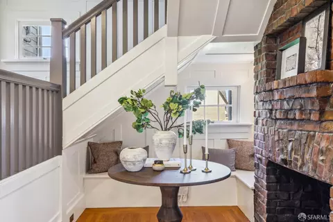 Entry Way - 2721 Pierce St, San Francisco, CA 94123 photo 2 of 5