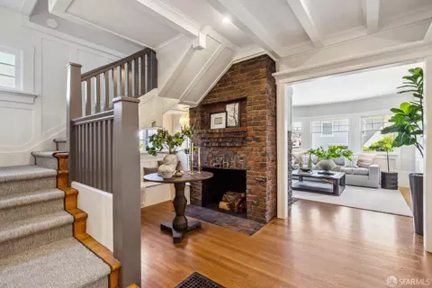 Entry Way - 2721 Pierce St, San Francisco, CA 94123 photo 3 of 5