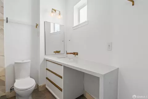 Bath - 672 Clipper St #1, San Francisco, CA 94114 photo 3 of 4