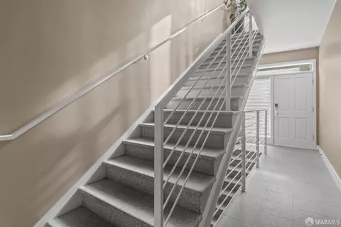 Entry Way - 672 Clipper St #1, San Francisco, CA 94114 photo 4 of 5