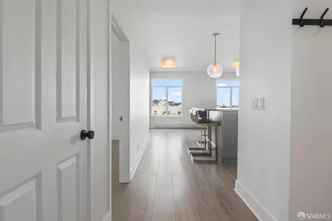 Entry Way - 672 Clipper St #1, San Francisco, CA 94114 photo 1 of 5