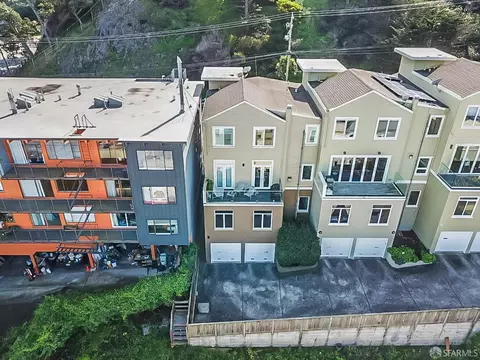 View/Area - 672 Clipper St #1, San Francisco, CA 94114 photo 3 of 4