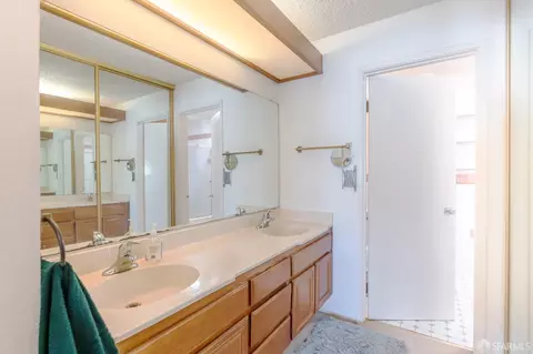 Bath - 405 Cape Cod Dr, San Leandro, CA 94578 photo 1 of 1