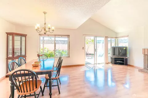 Dining - 405 Cape Cod Dr, San Leandro, CA 94578 photo 2 of 7