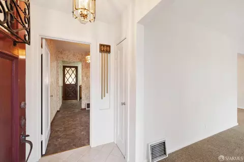 Entry Way - 21 Rio Ct, San Francisco, CA 94127 photo 1 of 4