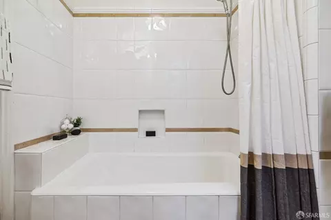 Bath - 246 Caselli Ave, San Francisco, CA 94114 photo 2 of 4