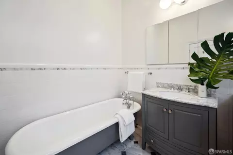 Bath - 2817 Pine St, San Francisco, CA 94115 photo 3 of 8