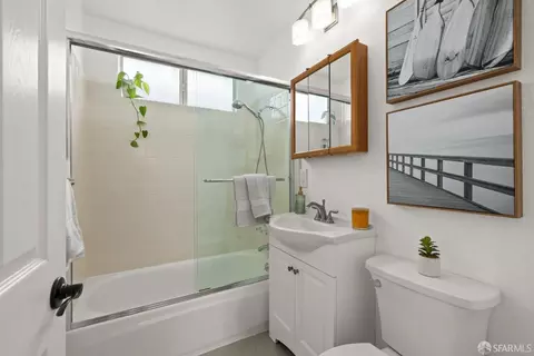 Bath - 1303 Hermosa Ave, Pacifica, CA 94044 photo 1 of 1