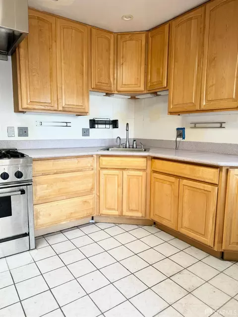 Kitchen - 1718 45th Ave, San Francisco, CA 94122 photo 2 of 8
