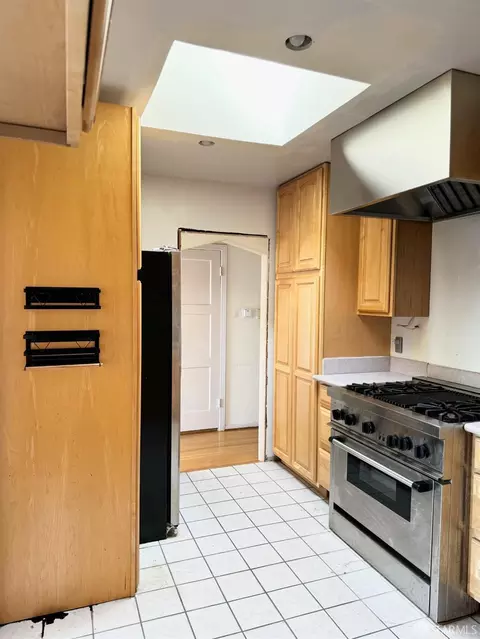 Kitchen - 1718 45th Ave, San Francisco, CA 94122 photo 4 of 8