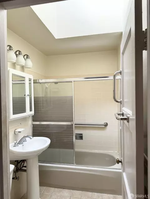 Bath - 1718 45th Ave, San Francisco, CA 94122 photo 2 of 2