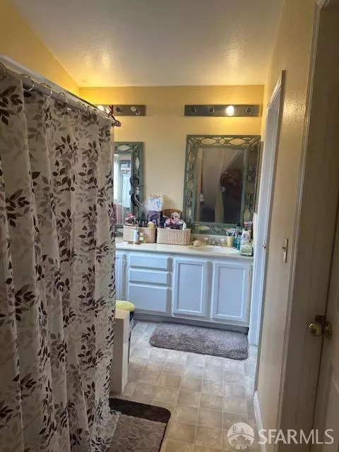 Bath - 1008 Burnham Dr, Pittsburg, CA 94565 photo 1 of 2