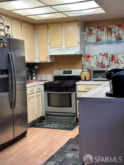 Kitchen - 1008 Burnham Dr, Pittsburg, CA 94565 photo 2 of 2