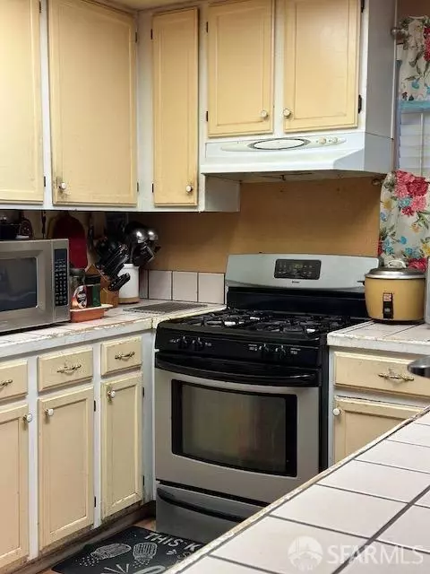 Kitchen - 1008 Burnham Dr, Pittsburg, CA 94565 photo 1 of 2