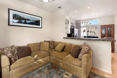 Living - 157 Jasmine Ct, Mountain View, CA 94043 photo 3 of 4