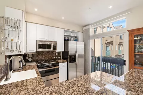 Kitchen - 157 Jasmine Ct, Mountain View, CA 94043 photo 1 of 2