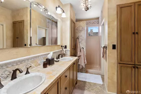 Bath - 157 Jasmine Ct, Mountain View, CA 94043 photo 2 of 4