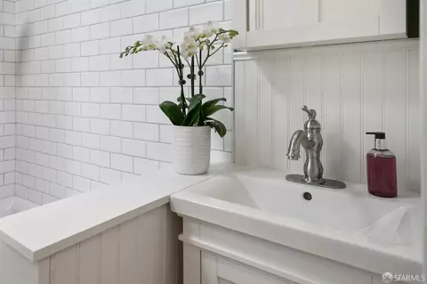 Bath - 1278 3rd Ave #2, San Francisco, CA 94122 photo 2 of 2