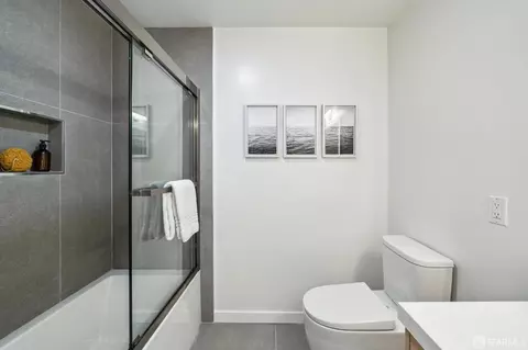 Bath - 148 Blake St #2, San Francisco, CA 94118 photo 6 of 8