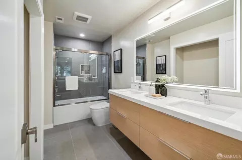 Bath - 148 Blake St #2, San Francisco, CA 94118 photo 2 of 8