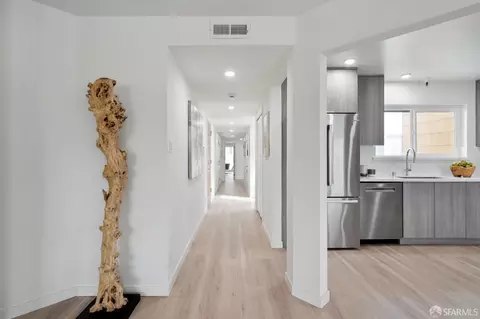Entry Way - 148 Blake St #2, San Francisco, CA 94118 photo 3 of 4